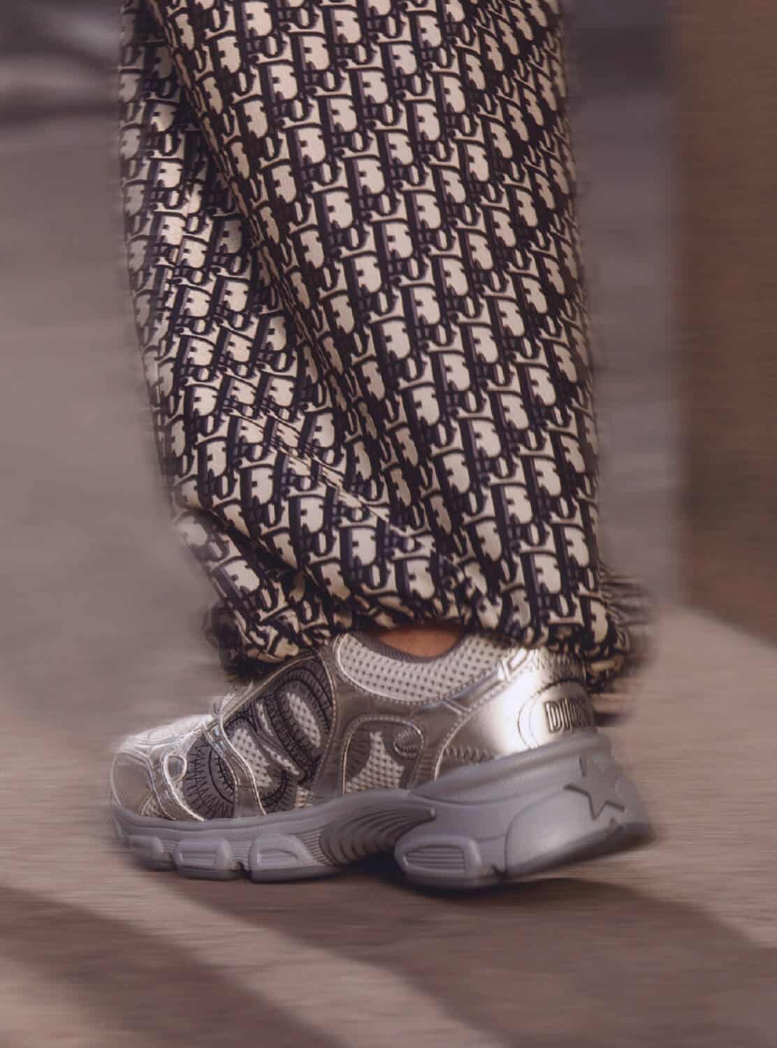 【直営・関税送料込】Dior Chrono Sneaker Women's Dior Chrono Sneakers | DIOR | 24S